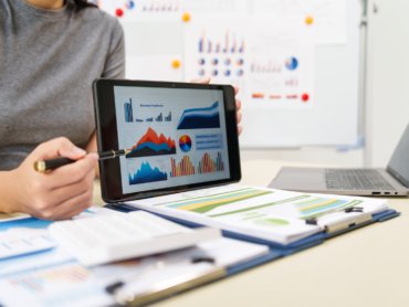 Como funciona a análise de rácios em grandes empresas? Quais indicadores são essenciais para avaliar sua saúde financeira? Confira.