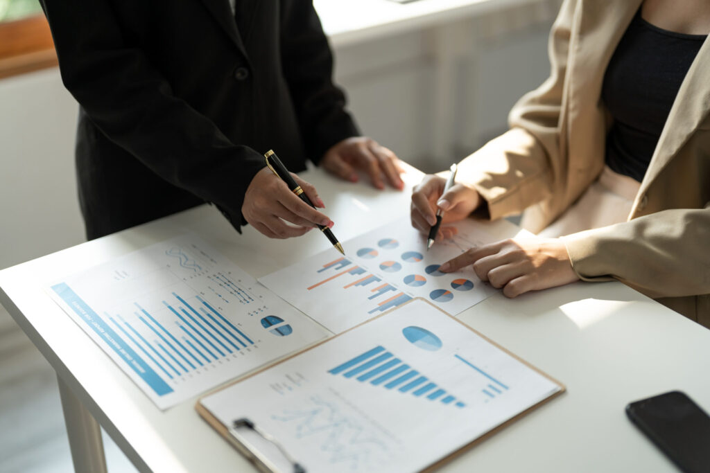 Como funcionam as projeções em valuation e modelagem financeira? Entenda os métodos e sua importância para a tomada de decisões empresariais.